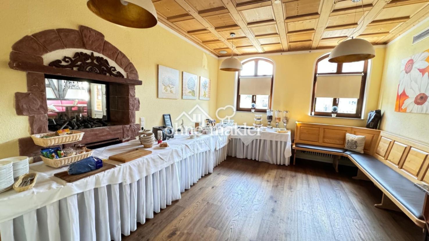 Nebenzimmer als Frühstücksraum