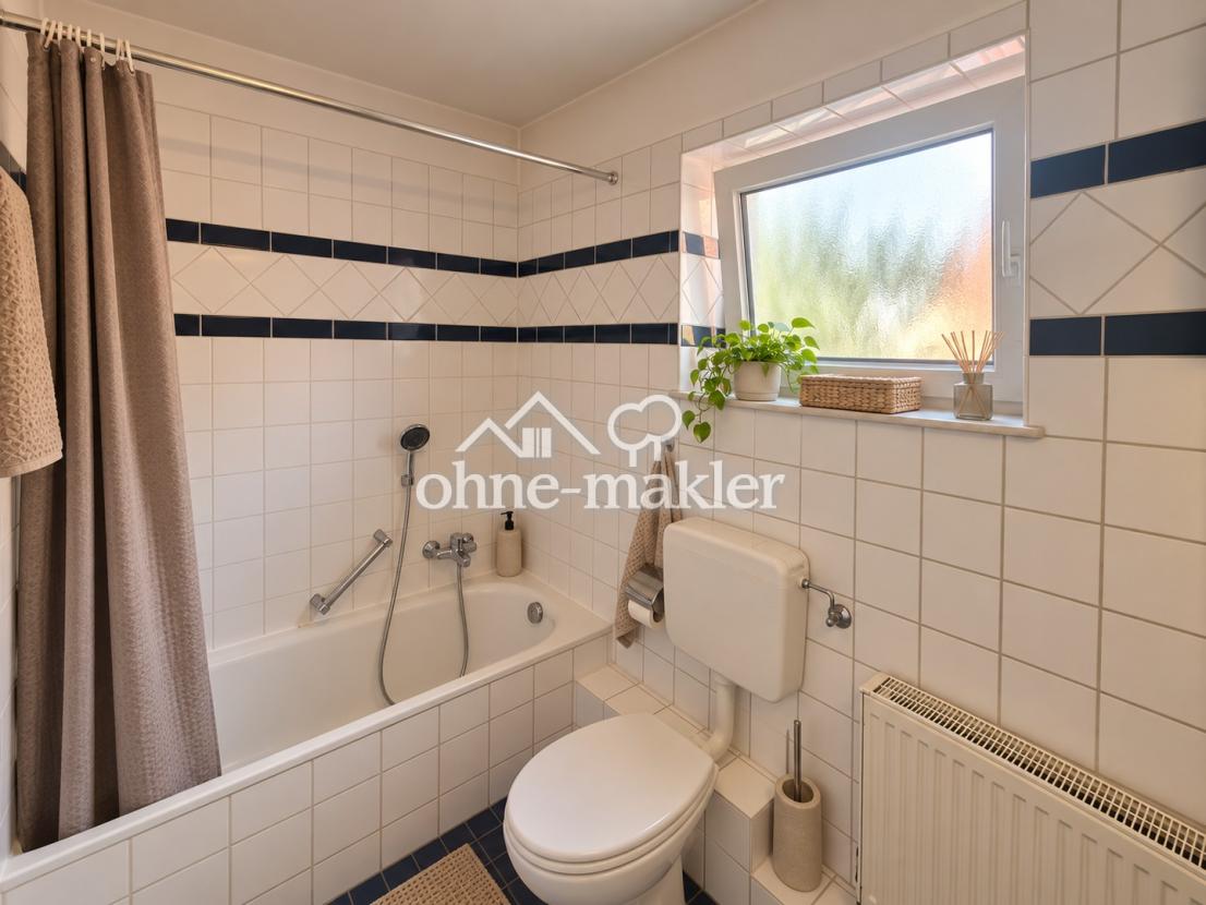 Bad mit Badewanne, 1. OG
