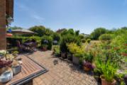 Terrasse mit Gartenblick