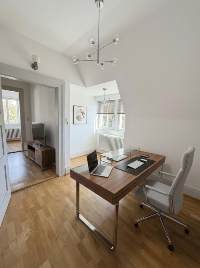 Zimmer 3 im DG - so könnte Ihr Arbeitszimmer aussehen - KI-generiert