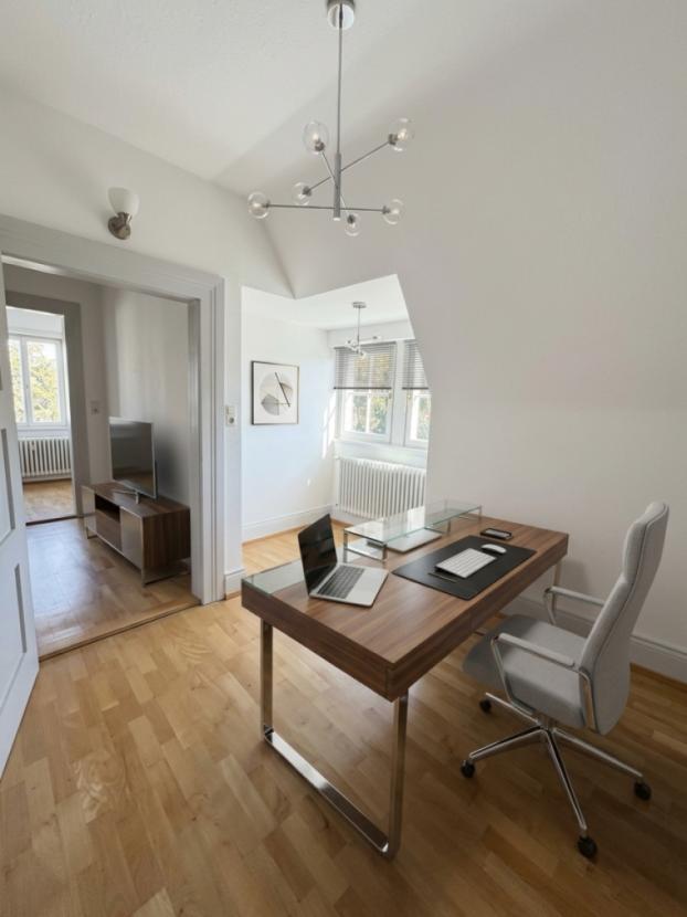 Zimmer 3 im DG - so könnte Ihr Arbeitszimmer aussehen - KI-generiert