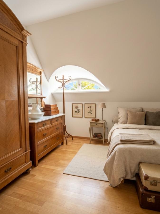 Zimmer 1 im DG -so könnte Ihr Gästezimmer aussehen - KI-generiert