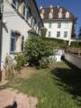 Gartenblick mit Feigenbaum