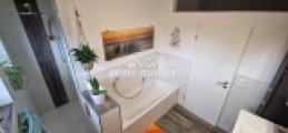 EG Bad mit Wanne und Dusche