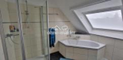 OG Bad mit Dusche und Eckwanne