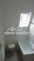 Bad mit Wanne und Duschstange