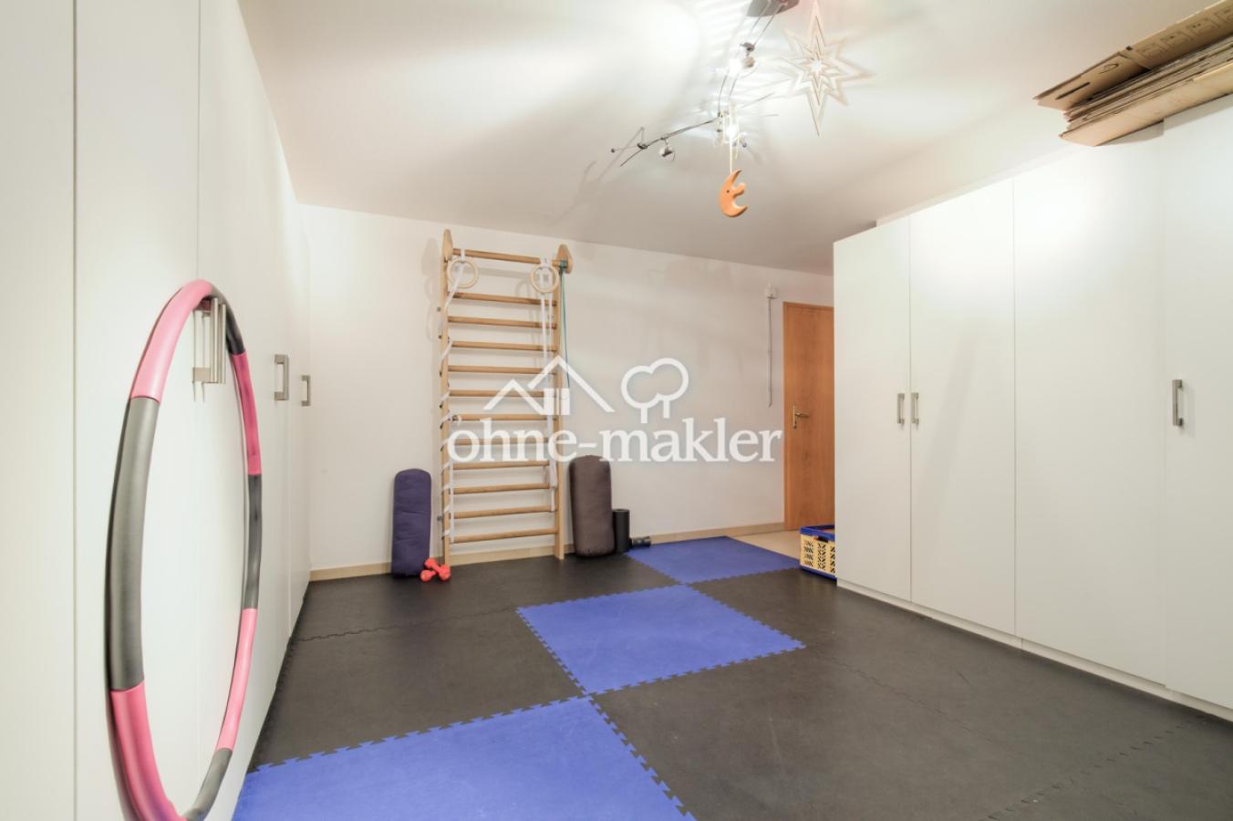 KG Fitness, Spielzimmer