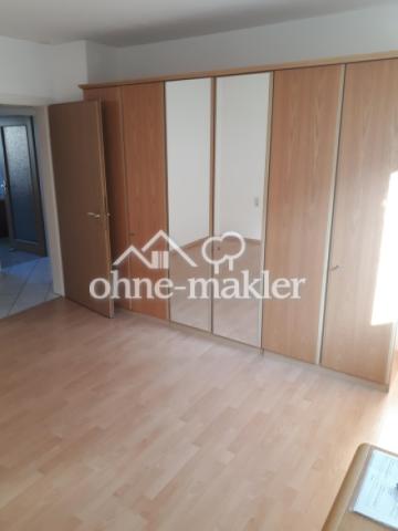 Schlafzimmer mit Schrank