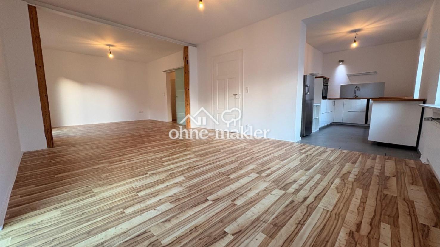 Wohn-/Esszimmer, Küche