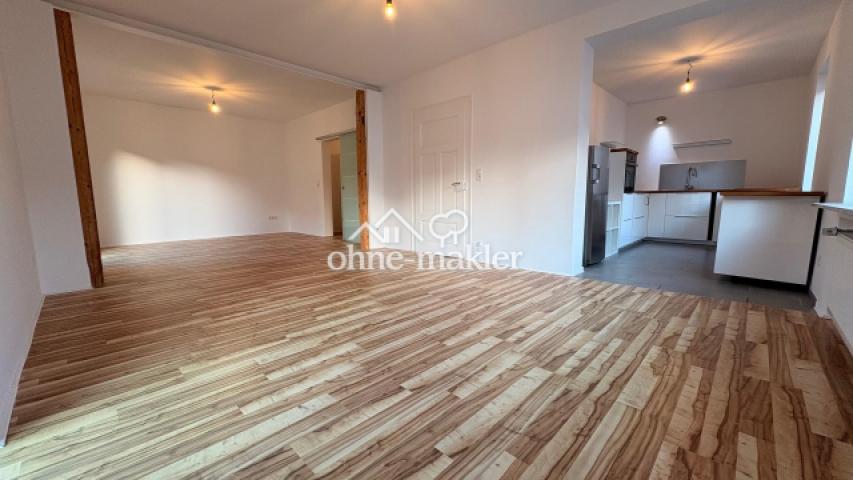 Wohn-/Esszimmer, Küche