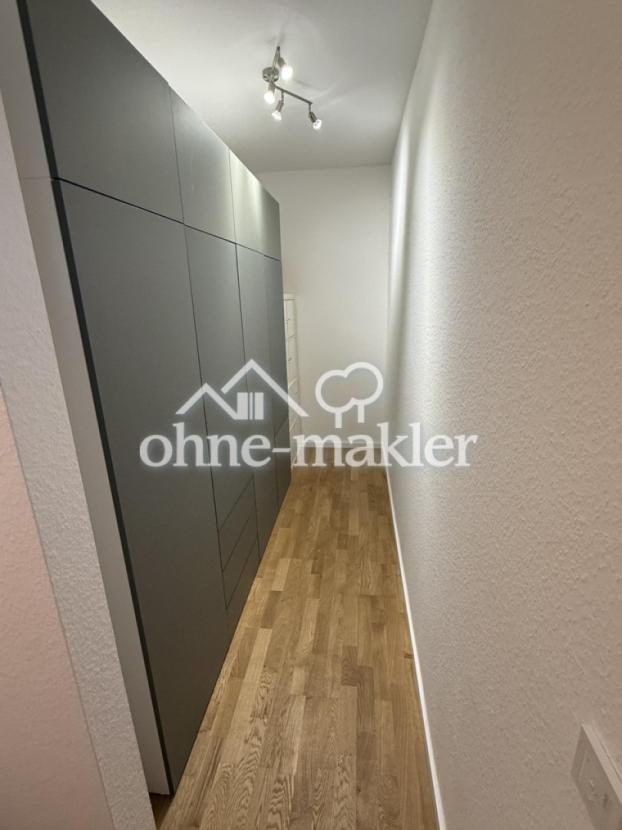 Ankleidebereich mit Schrank 