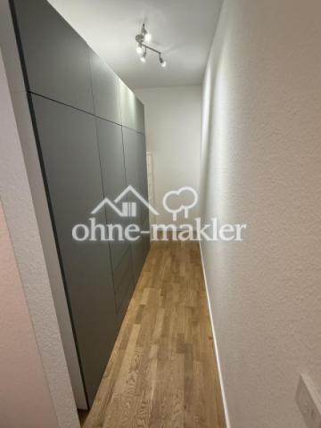 Ankleidebereich mit Schrank 