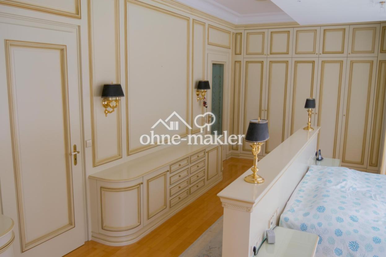 Schlafzimmer mit Einbauschrank