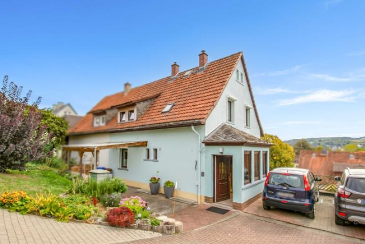 Hausansicht Einfahrt