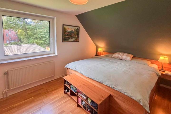 Schlafzimmer 1