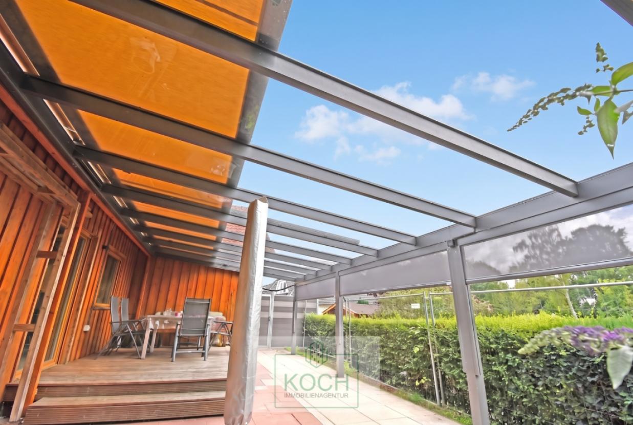Terrasse 1 mit Glasüberdachung & Sonnenschutz