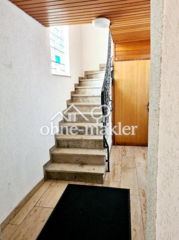 Treppenhaus  EG zum OG