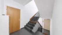 Haupteingang & Treppe EG