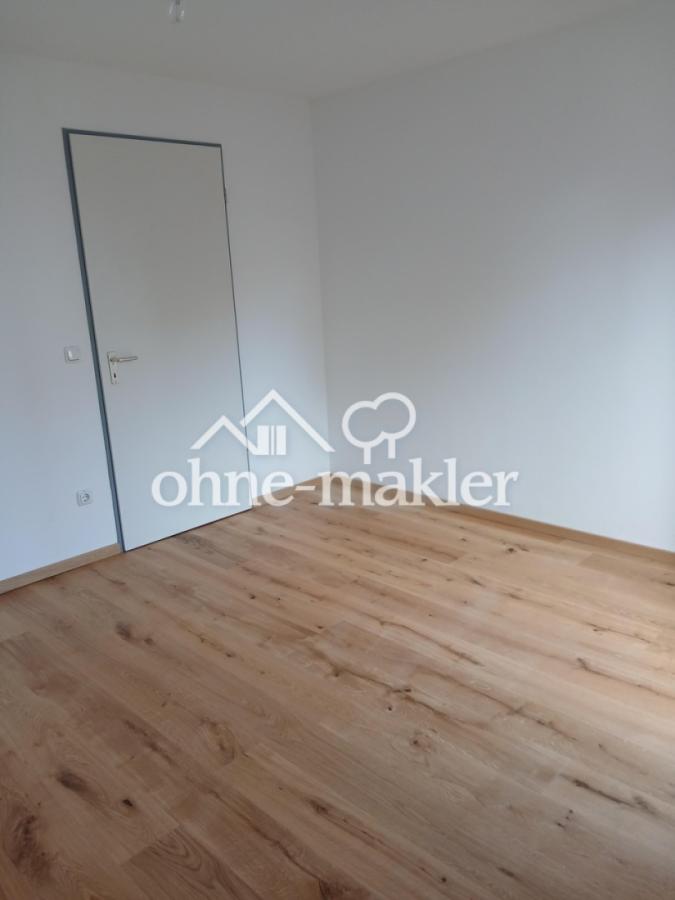 Schlafzimmer mit Blick zur Tür