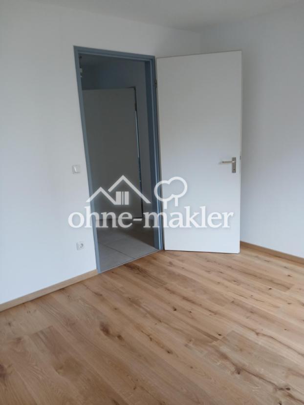 Schlafzimmer, Tür offen