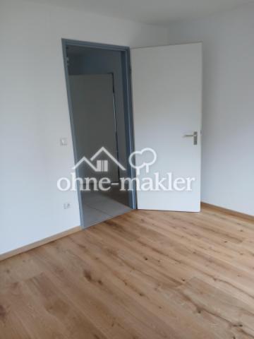 Schlafzimmer, Tür offen