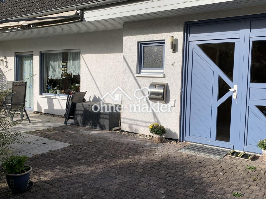 Hauseingang und Terrasse