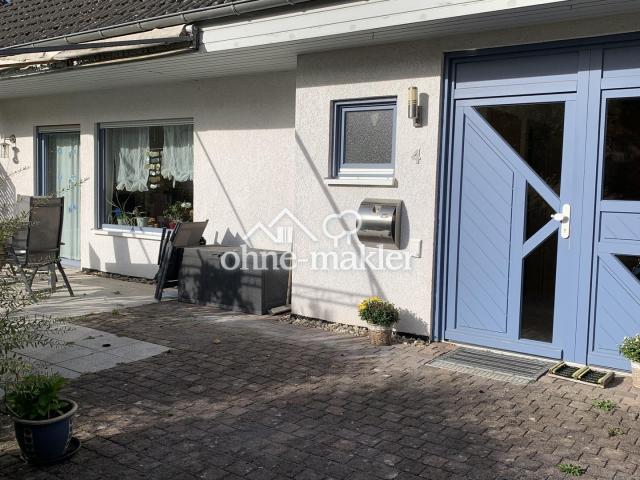 Hauseingang und Terrasse