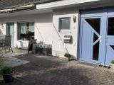 Hauseingang und Terrasse