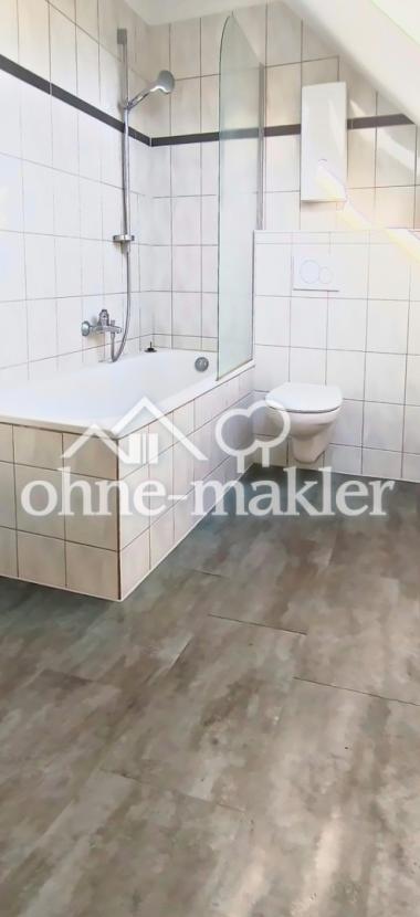 Bad mit Badewanne