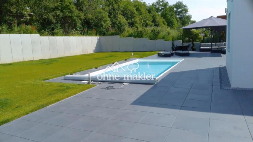 Garten mit beheiztem Pool