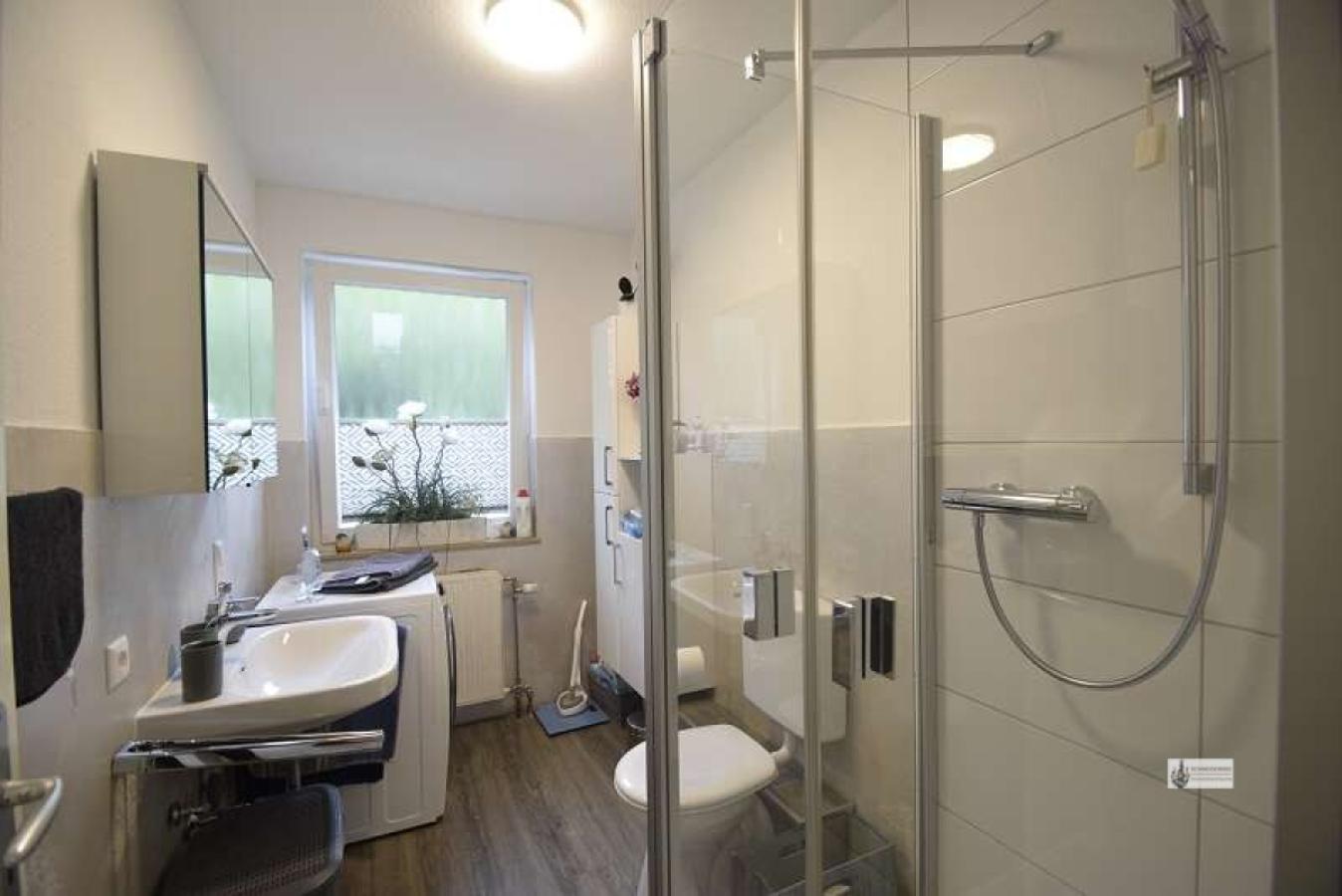 Bad mit Dusche und WM Anschluss