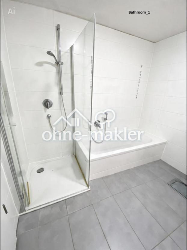 Haupt-Badezimmer mit Fenster