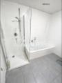 Haupt-Badezimmer mit Fenster