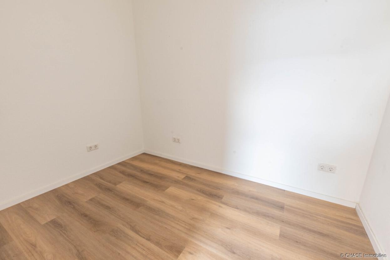 Ankleide-/Bürozimmer
