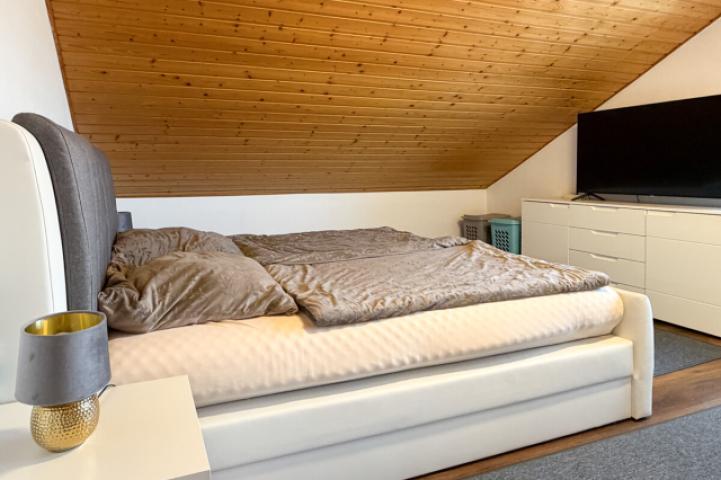 Schlafzimmer 1