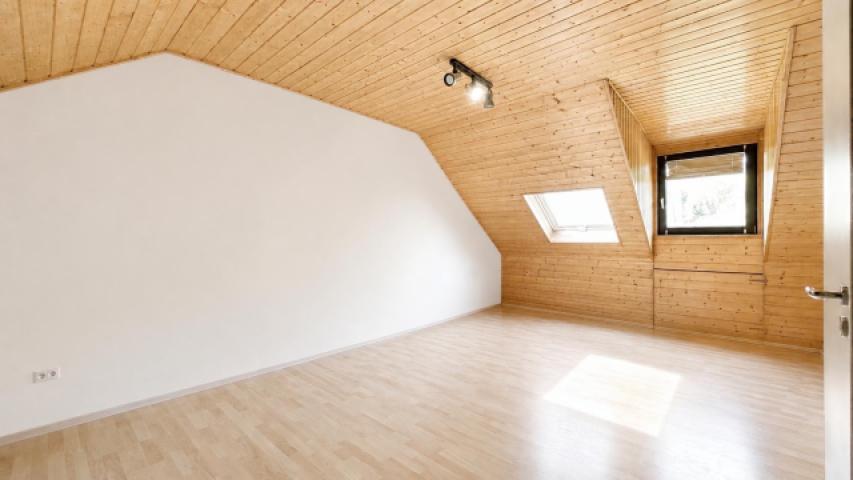 Zimmer DG leer