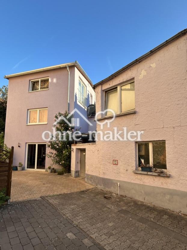 Eingang und vordere Terrasse