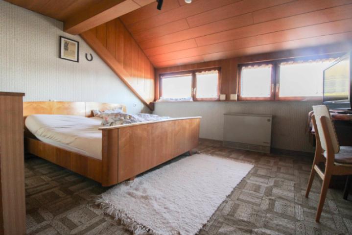 Schlafzimmer DG