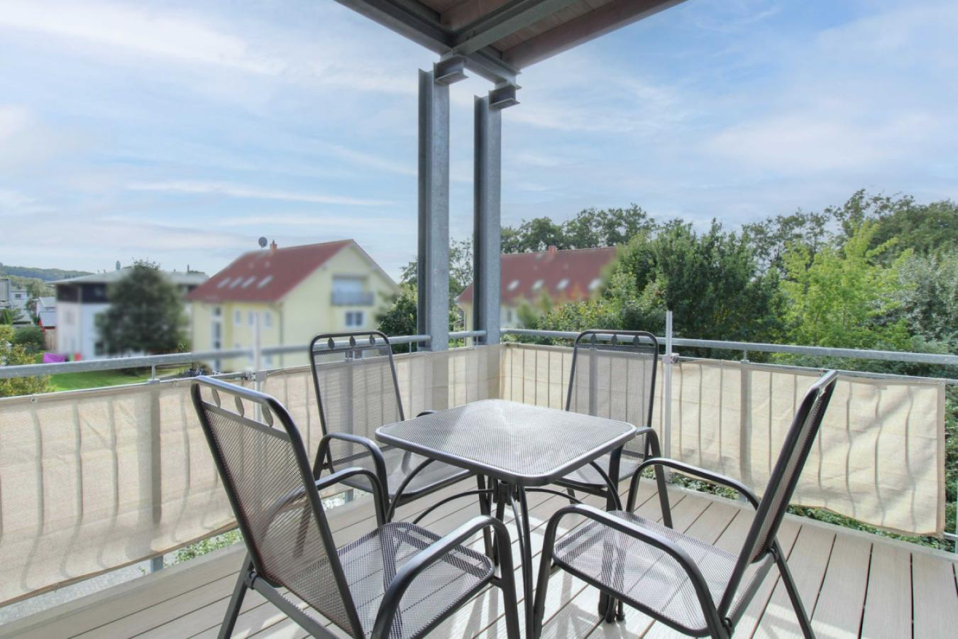 Überdachter Südbalkon
