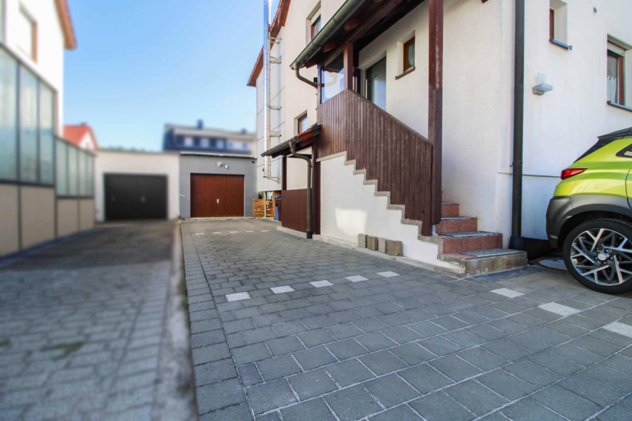 Zufahrt zu Garage