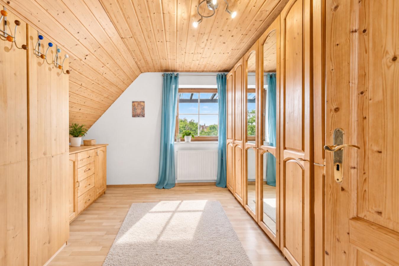 Vielseitig nutzbares Zimmer – Ideal als Kinder-, Gäste- oder Ankleidezimmer