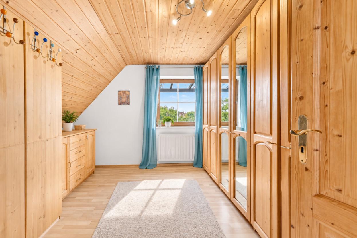 Vielseitig nutzbares Zimmer – Ideal als Kinder-, Gäste- oder Ankleidezimmer