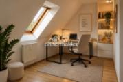 Büro / Kind, KI bearbeitet