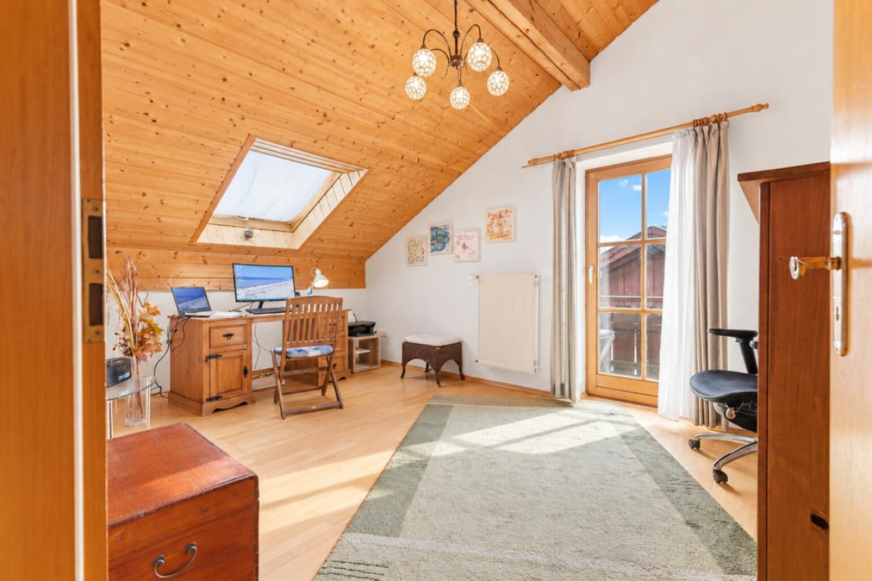 Flexibel nutzbarer Raum – ideal für Gäste oder Homeoffice
