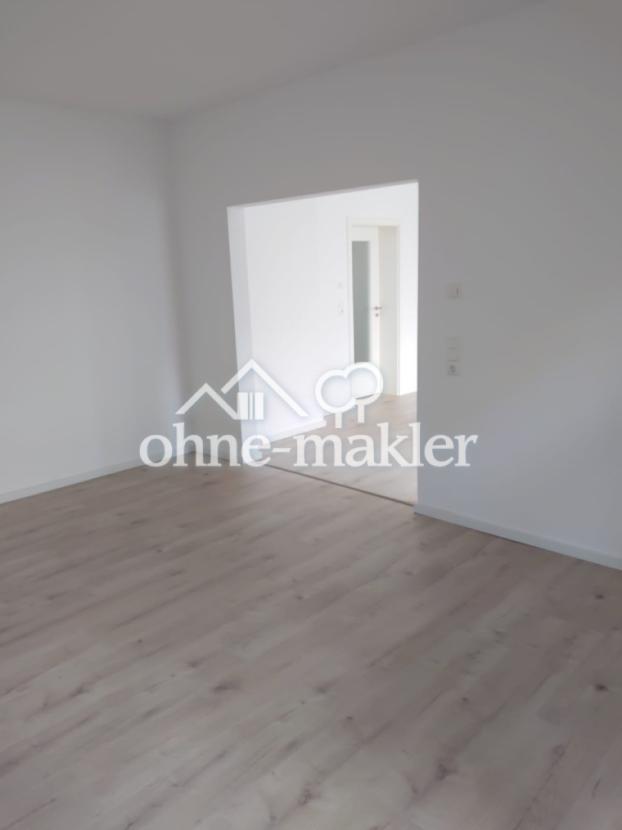 Wohnzimmer Blick zur Küche mit