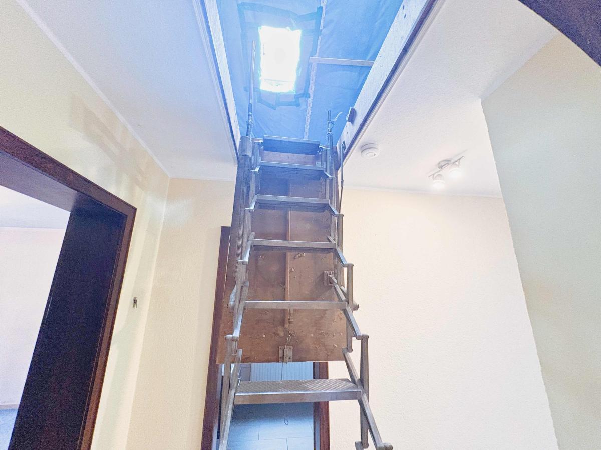 Treppe zum Dachgeschoss