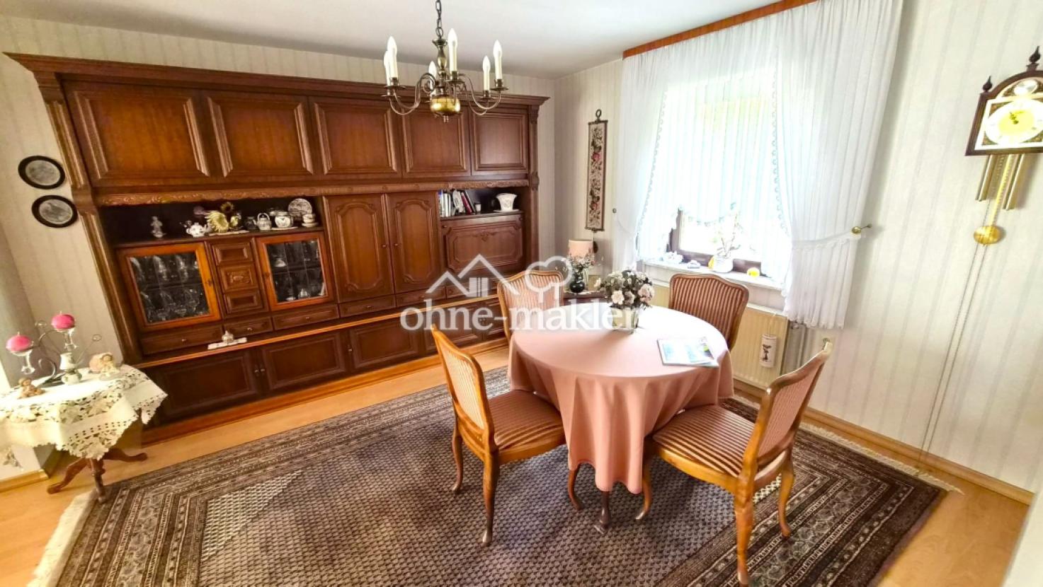 Großes Wohnzimmer unten