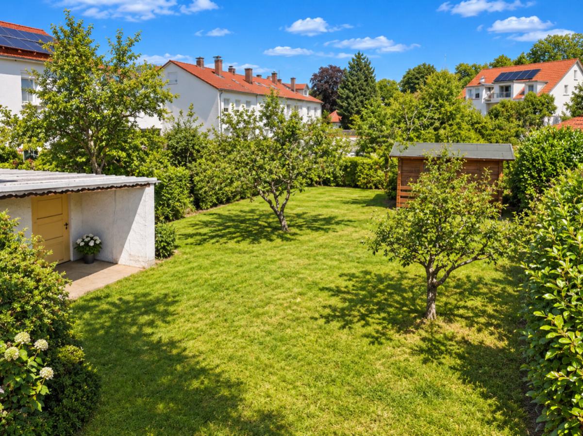 Großer Garten mit Baumbestand, Gartenlaube & Geräteschuppen