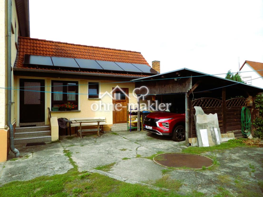 Innenhof und Carport