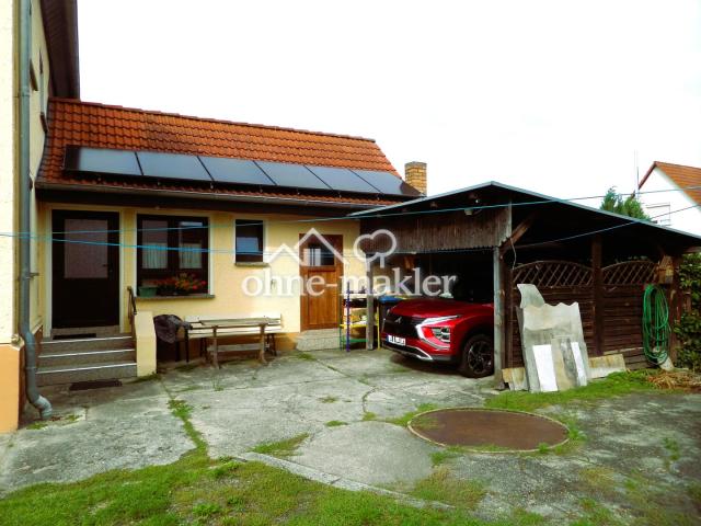 Innenhof und Carport